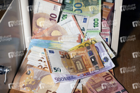 Symbolfoto Bargeld