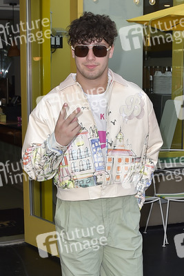 No Lonely Hearts in Los Angeles