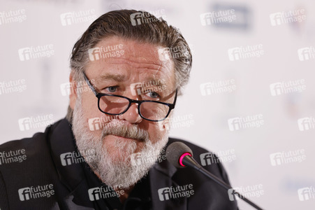 Pressekonferenz mit Russell Crowe, Karlovy Vary International Film Festival 2023