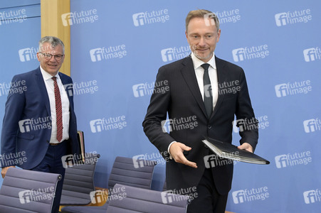 Bundespressekonferenz Regierungsentwurf für den Bundeshaushalt 2024 in Berlin