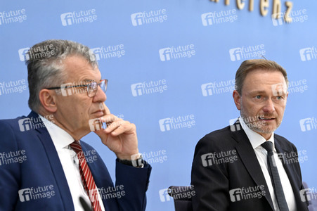 Bundespressekonferenz Regierungsentwurf für den Bundeshaushalt 2024 in Berlin