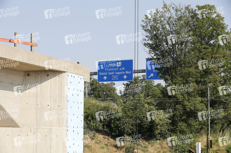 Brückeneinschub an der A59 in Bonn