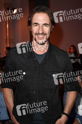 William Fan Fashion Show auf der Berlin Fashion Week S/S 2024
