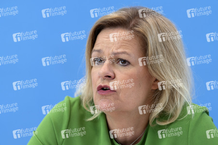 Bundespressekonferenz Lagebild häusliche Gewalt und Start der Studie LeSuBia in Berlin