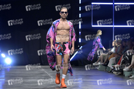 Marcel Ostertag Fashion Show auf der Berlin Fashion Week S/S 2024