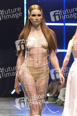 Marcel Ostertag Fashion Show auf der Berlin Fashion Week S/S 2024