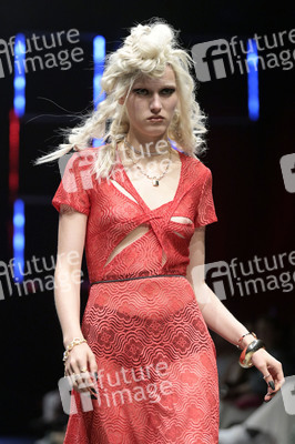 Rebekka Ruetz Fashion Show auf der Berlin Fashion Week S/S 2024