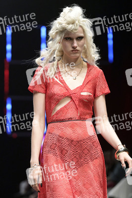 Rebekka Ruetz Fashion Show auf der Berlin Fashion Week S/S 2024