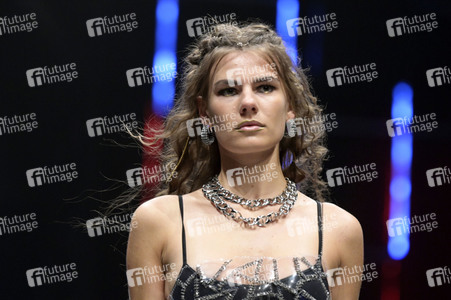 Rebekka Ruetz Fashion Show auf der Berlin Fashion Week S/S 2024
