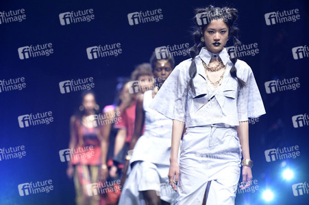 Rebekka Ruetz Fashion Show auf der Berlin Fashion Week S/S 2024