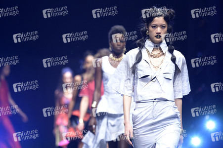 Rebekka Ruetz Fashion Show auf der Berlin Fashion Week S/S 2024