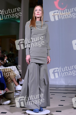 Anja Gockel Fashion Show 'Air' auf der Berlin Fashion Week Spring/Summer 2024 in Berlin