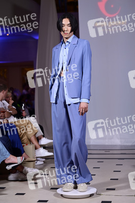 Anja Gockel Fashion Show 'Air' auf der Berlin Fashion Week Spring/Summer 2024 in Berlin