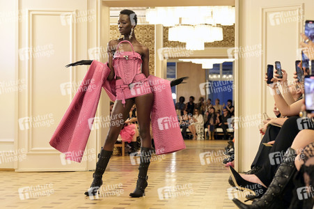 Namilia Fashion Show auf der Berlin Fashion Week S/S 2024