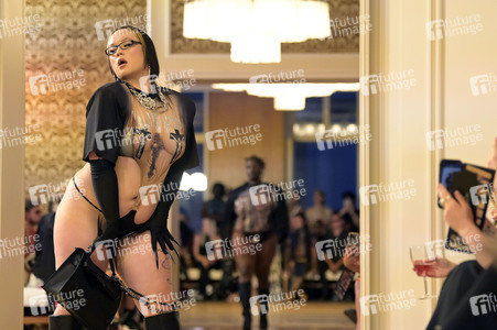 Namilia Fashion Show auf der Berlin Fashion Week S/S 2024