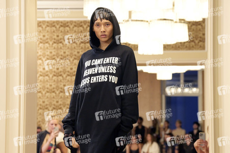 Namilia Fashion Show auf der Berlin Fashion Week S/S 2024