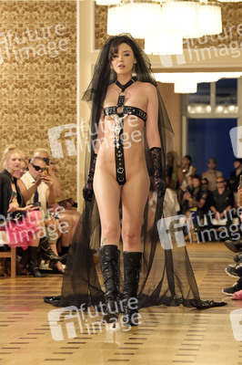 Namilia Fashion Show auf der Berlin Fashion Week S/S 2024