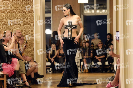 Namilia Fashion Show auf der Berlin Fashion Week S/S 2024