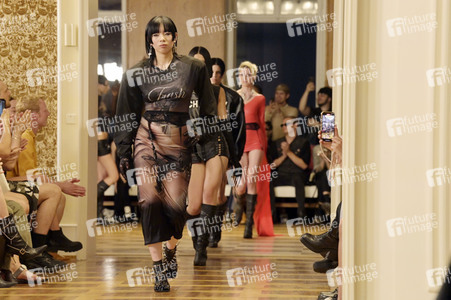 Namilia Fashion Show auf der Berlin Fashion Week S/S 2024