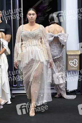 Jasmin Erbas Fashion Show auf der Berlin Fashion Week S/S 2024