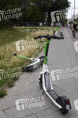 Symbolfoto blockierte Gehwege