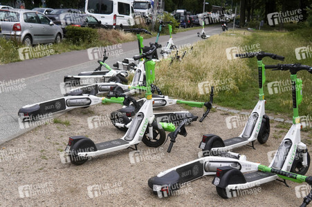Symbolfoto blockierte Gehwege