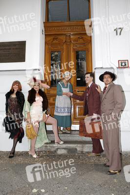Historische Stadtrundfahrt mit dem Cast von 'Cabaret - Das Musical' in Berlin