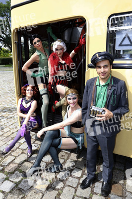Historische Stadtrundfahrt mit dem Cast von 'Cabaret - Das Musical' in Berlin