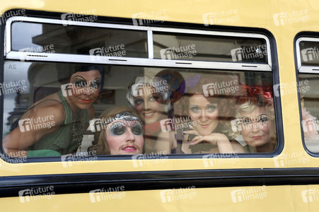 Historische Stadtrundfahrt mit dem Cast von 'Cabaret - Das Musical' in Berlin