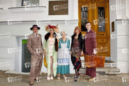 Historische Stadtrundfahrt mit dem Cast von 'Cabaret - Das Musical' zu Originalschauplätzen in Berlin