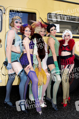 Historische Stadtrundfahrt mit dem Cast von 'Cabaret - Das Musical' zu Originalschauplätzen in Berlin