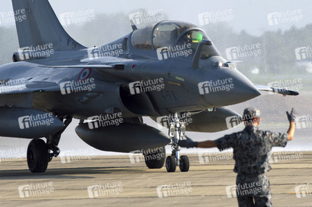 Ankunft von zwei Dassault Rafale in Shintomi