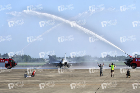 Ankunft von zwei Dassault Rafale in Shintomi