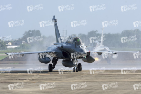 Ankunft von zwei Dassault Rafale in Shintomi
