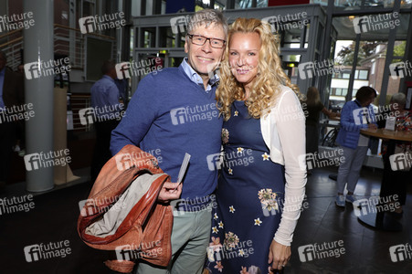 Theaterpremiere 'Himmlische Zeiten - Altwerden ist nichts für Feiglinge' in Hamburg