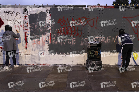 Graffiti-Krieg wegen China-Slogans in London