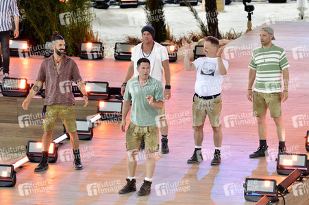 TV-Show 'Die große Schlagerstrandparty 2023 - wir feiern die 80er!' in Gelsenkirchen