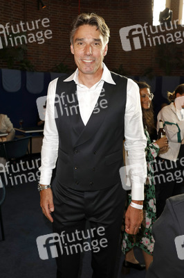Vernissage 'Beyond Fame - Die Kunst der Stars' in Düsseldorf