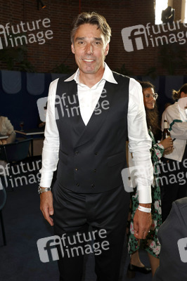 Vernissage 'Beyond Fame - Die Kunst der Stars' in Düsseldorf