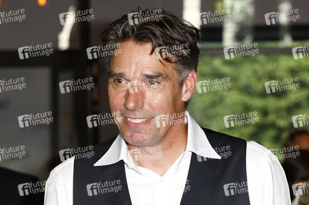 Vernissage 'Beyond Fame - Die Kunst der Stars' in Düsseldorf