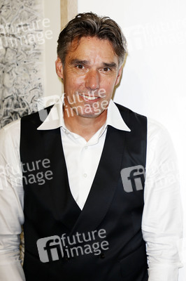 Vernissage 'Beyond Fame - Die Kunst der Stars' in Düsseldorf