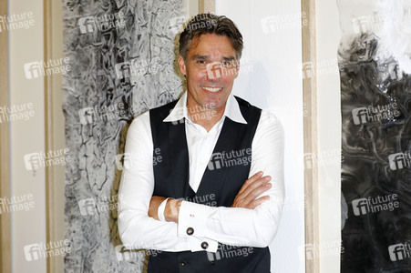Vernissage 'Beyond Fame - Die Kunst der Stars' in Düsseldorf