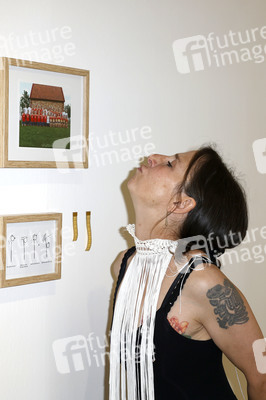Vernissage 'Beyond Fame - Die Kunst der Stars' in Düsseldorf