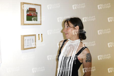 Vernissage 'Beyond Fame - Die Kunst der Stars' in Düsseldorf