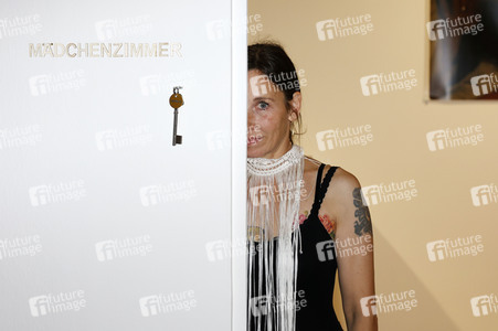 Vernissage 'Beyond Fame - Die Kunst der Stars' in Düsseldorf