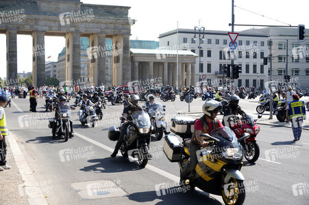 Kundgebung und Demofahrt ders  Red Knights MC Berlin