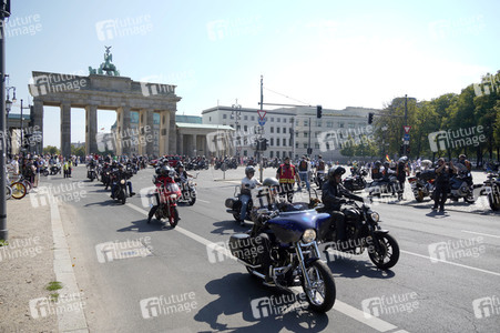 Kundgebung und Demofahrt ders  Red Knights MC Berlin