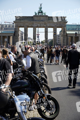 Kundgebung und Demofahrt ders  Red Knights MC Berlin