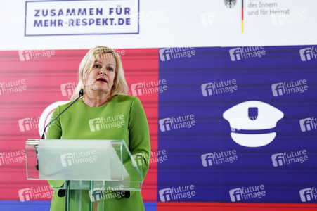 Start der Kampagne 'Zusammen für mehr Respekt' in Berlin