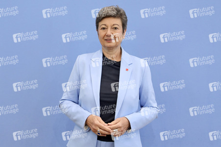 Bundespressekonferenz Umfrage Pflegekosten in Berlin